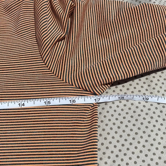 🌸Athleta long sleeve orange and gray top with thumb holes size small - Picture 8 of 11